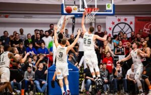 Auburn basketball defeats the Arkansas Razorbacks