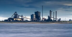 Oil climbs on concerns Russia political issues may impact supply